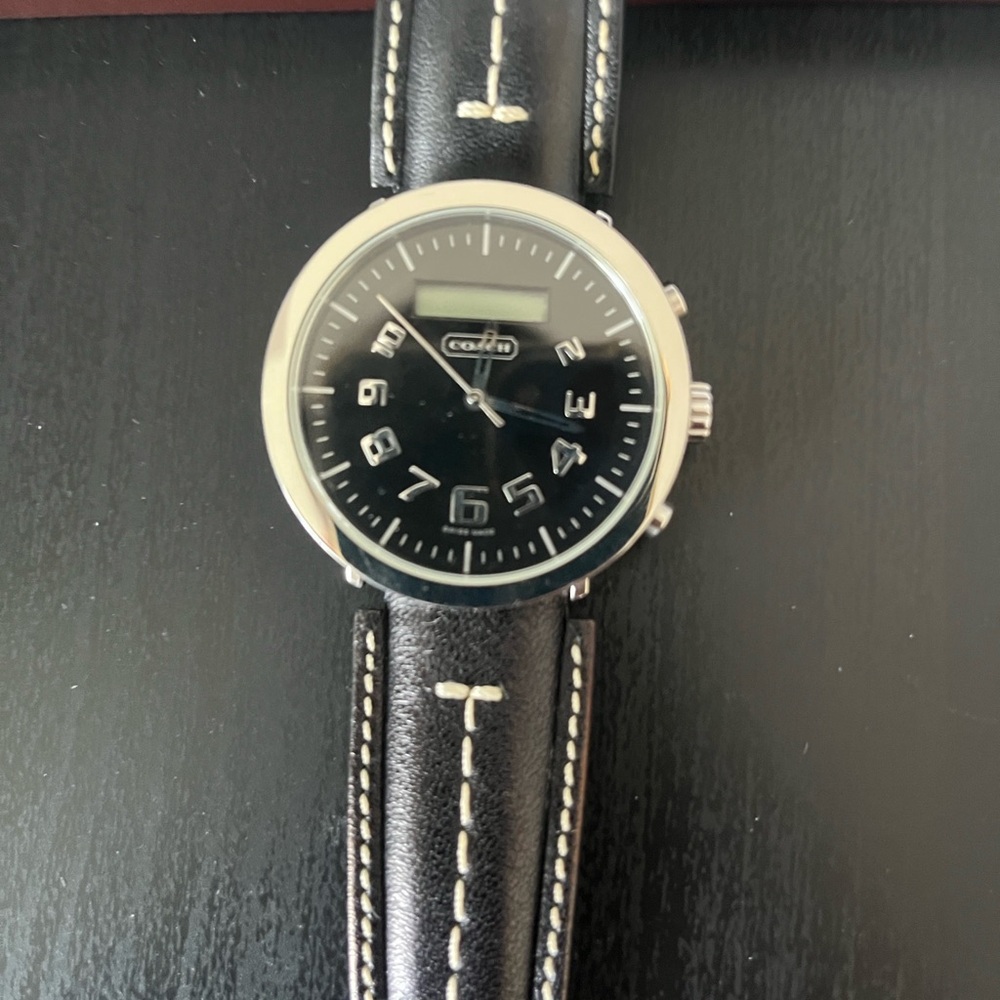 Coach Men's Black Leather Strap Watch
Stainless steel transatlantic watch. - Picture 12 of 14